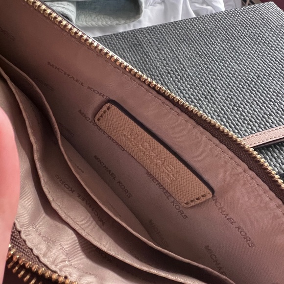 Michael kors zippered Brown and tan 2 zippered wallet/wristlet - Picture 12 of 16